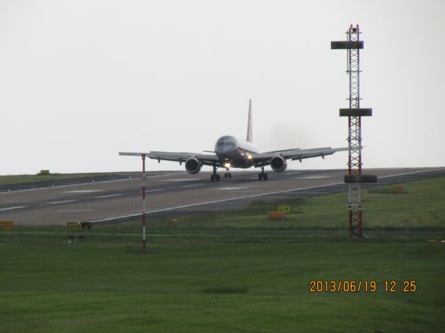 Boeing 757-200 (G-LSAI)