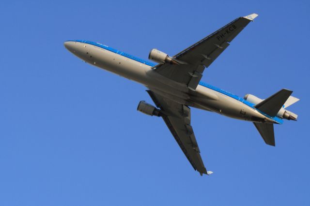 Boeing MD-11 (PH-KCB) - Leaving Montreal-Trudeau in the early evening on runway 06L