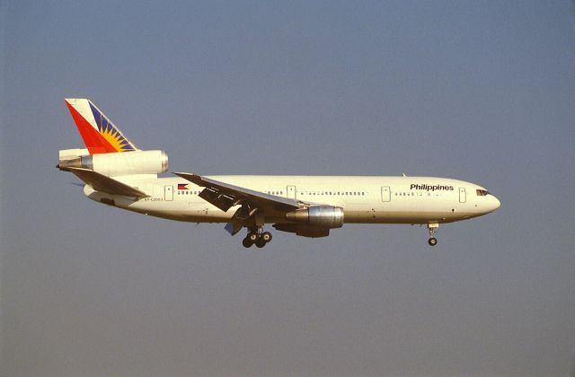 McDonnell Douglas DC-10 (RP-C2003) - Final Approach to Narita Intl Airport Rwy16 on 1988/11/13