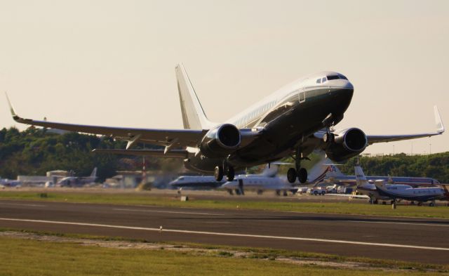 Boeing 737-700 (VP-BBW)