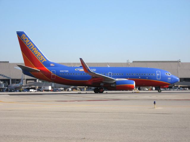 Boeing 737-700 (N907WN) - Holding on RWY 19R