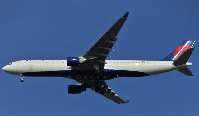 Airbus A330-300 (N805NW) - ******SELECT FULL FOR HD******br /br /br /br /br /br /Delta A330-300 landing at Buffalo to pick up the bills! br /br /br /br /br /br /******SELECT FULL FOR HD******