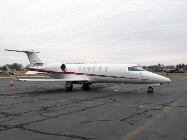 Learjet 40 (N40NB) - Nice aircraft!