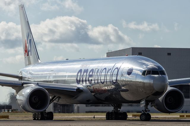 — — - American Airlines B772ER, ONEWORLD, Chrome Liner. 