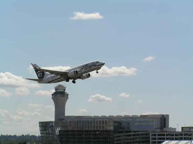 Boeing 737-700 (N618AS) - Marine Drive bike path, August  15, 2011