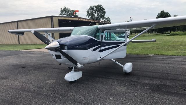 Cessna Skylane (N1725M)