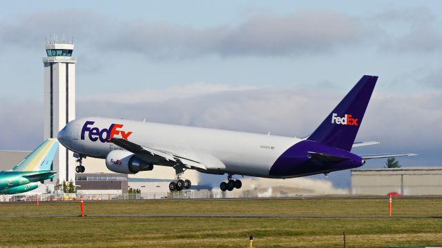 BOEING 767-300 (N133FE) - BOE584 on rotation from Rwy 34L to begin an EWA flight on 12.13.16. (ln 1096 / cn 43549).