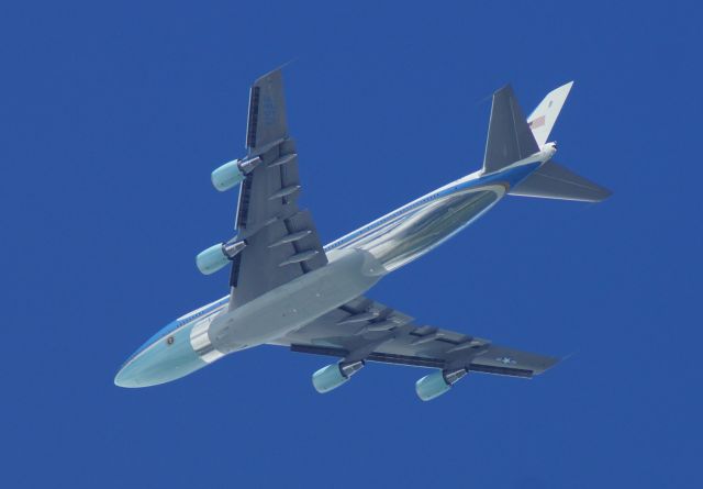 Boeing 747-200 (92-9000) - "Airforce One" over my house on approach to KMCO.