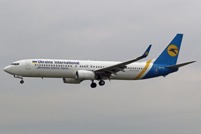 Boeing 737-900 (UR-PSI)