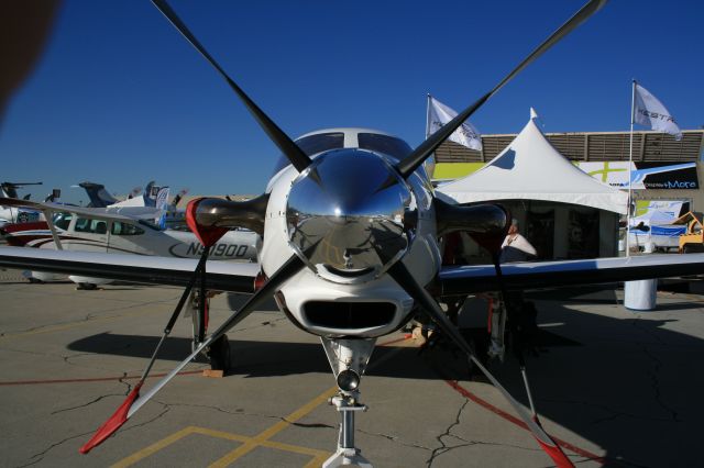 — — - Kestrel Aircraft SInge-Engine Turboprop (Formerly Epic LT) at AOPA AIrport Fest