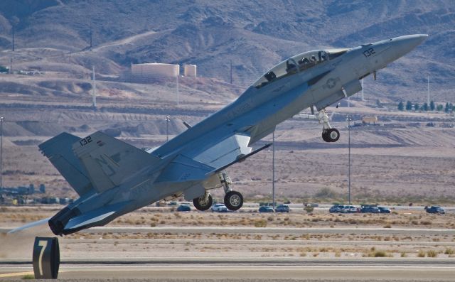 McDonnell Douglas FA-18 Hornet (N132) - US Navy Super Hornet demo at Aviation Nation 2009.