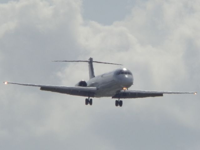 McDonnell Douglas MD-83 (N805WA)