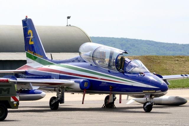 APJ55058 — - Frecce Tricolori at Meeting de lAir 2015, in 1600px.