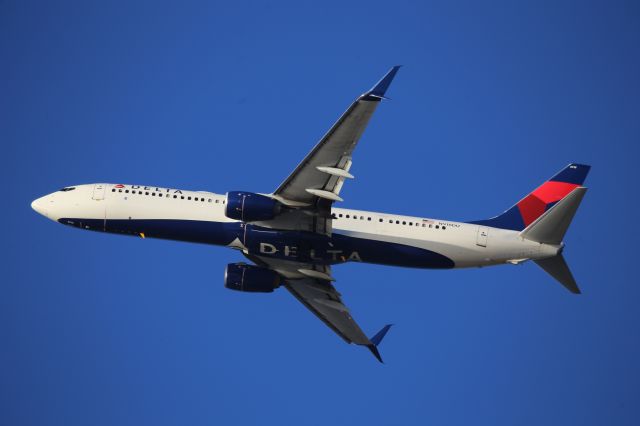 Boeing 737-900 (N918DU)