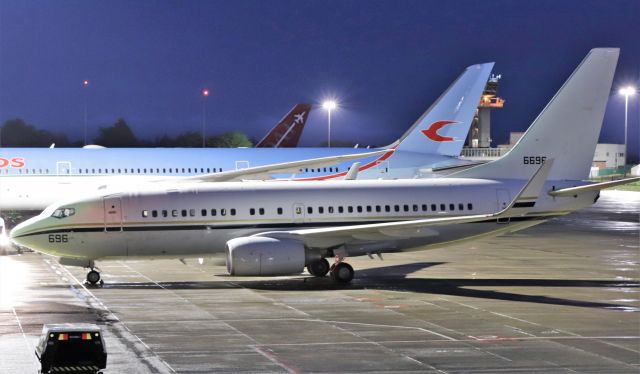 Boeing 737-700 (16-6696) - "cnv4781" usn c-40a 166696 at shannon 30/12/20.