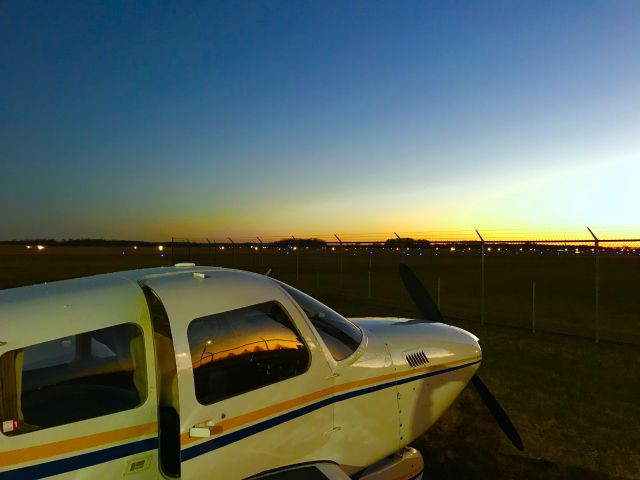 Piper Cherokee (N2889Q)