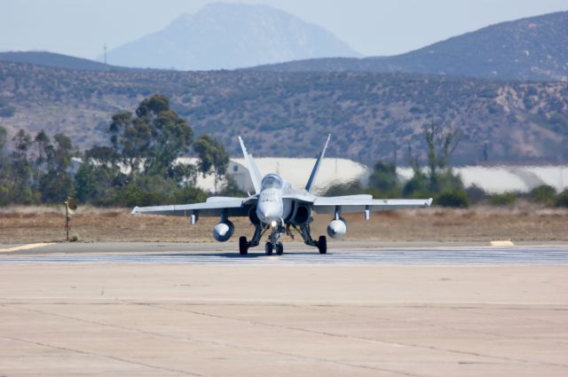 McDonnell Douglas FA-18 Hornet — - Miramar air show 2016