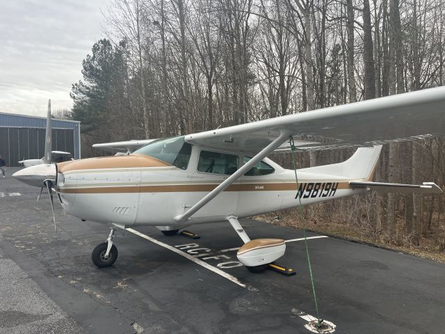 Cessna Skylane (N9819H)