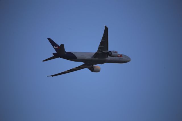 BOEING 777-200LR (N861FD)