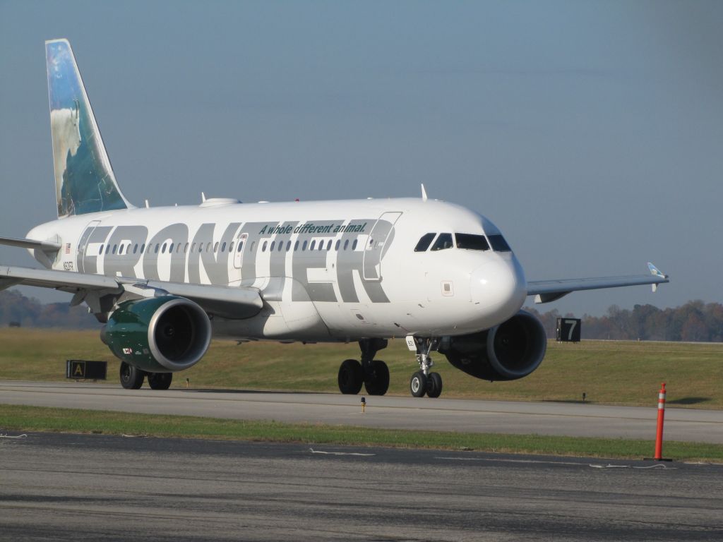 Airbus A319 (N921FR)