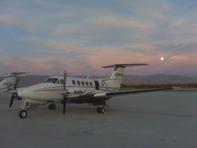 Beechcraft Super King Air 300 (N300TN)