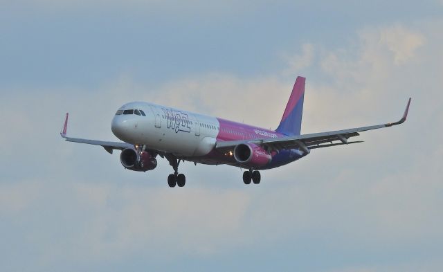 Airbus A321 (HA-LXD) - EPLB