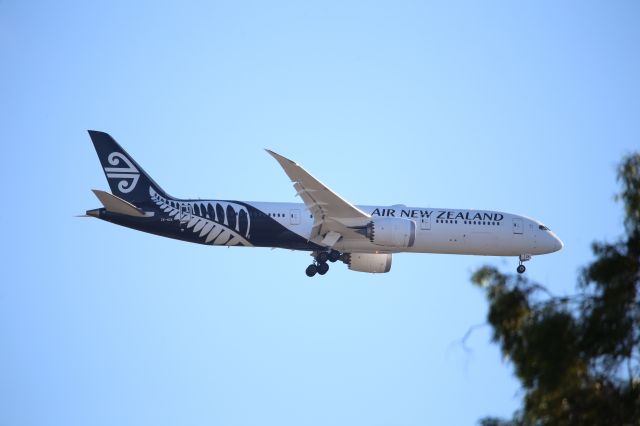 Boeing 787-9 Dreamliner (ZK-NZK)