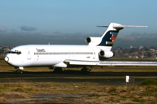 Piper Saratoga/Lance (VH-RMP) - ANSETT AIRLINES OF AUSTRALIA - BOEING 727-277/ADV - REG : VH-RMP (CN 22068/1660) - KINGSFORD SMITH SYDNEY NSW. AUSTRALIA - YSSY 13/4/1985 35MM SLIDE SCANNED WITH A EPSON PERFECTION V700 FLATBED SCANNER.