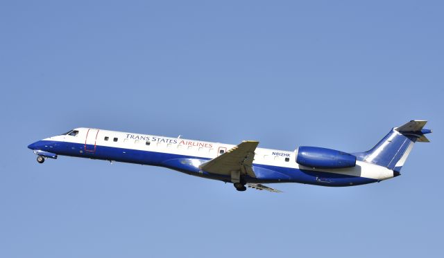 Embraer ERJ-145 (N812HK) - Airventure 2016