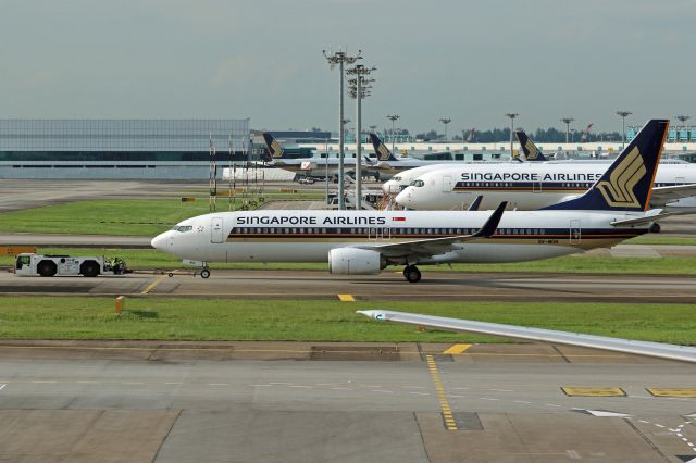 Boeing 737-800 (9V-MGN)