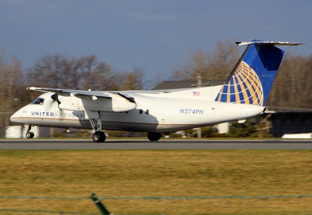 de Havilland Dash 8-200 (N374PH)