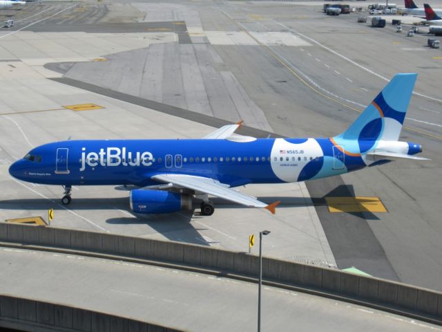 Airbus A320 (N565JB)