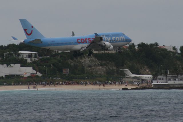 Boeing 747-400 (F-HKIS)