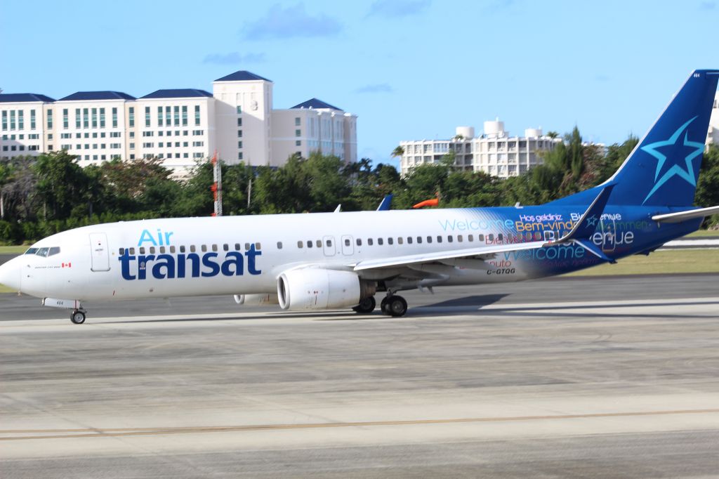 Boeing 737-800 (C-GTQG)