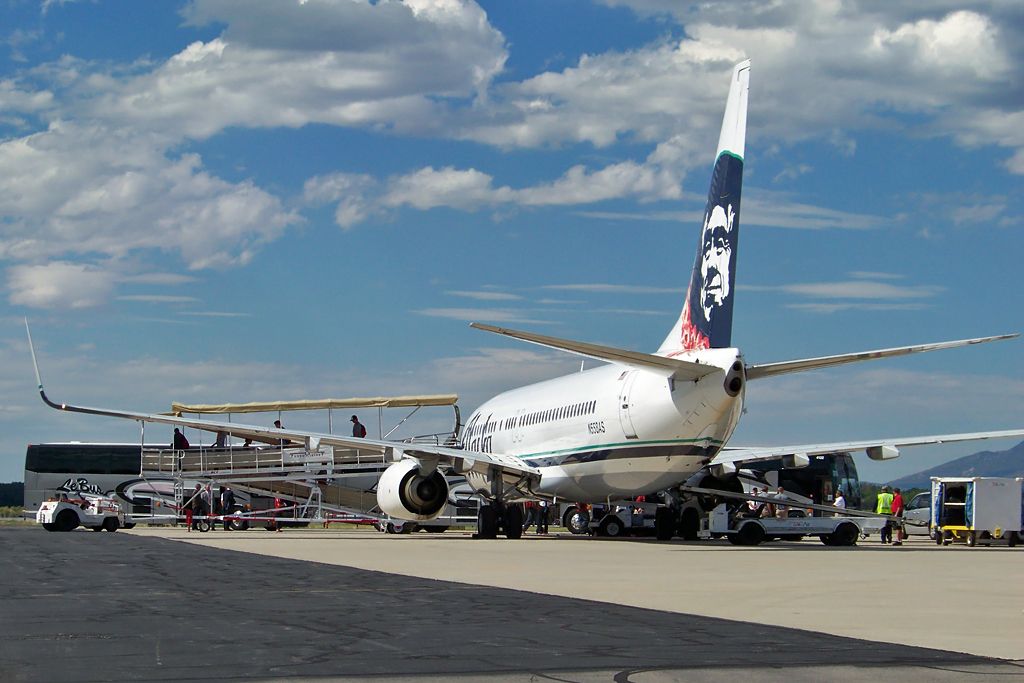 Boeing 737-800 (N558AS)