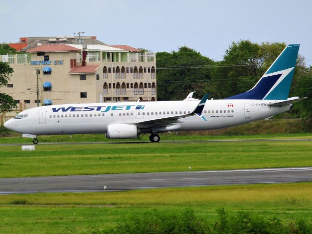 Boeing 737-800 (C-GXRW)