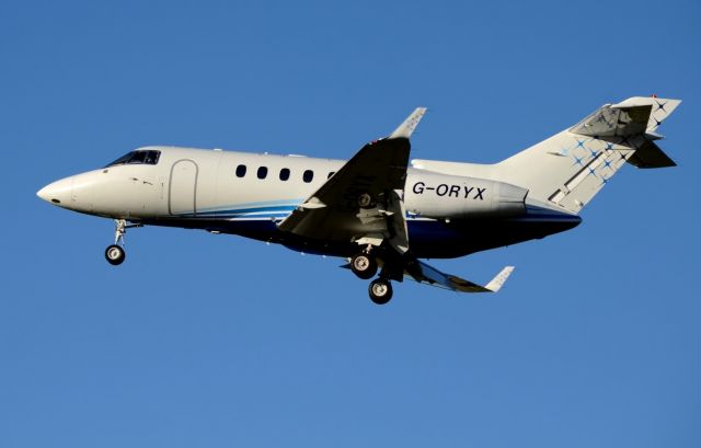 Hawker 800 (G-ORYX) - 04/11/2012br /Landing 27