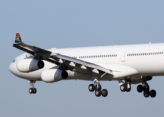 Airbus A340-300 (ZS-SXA)