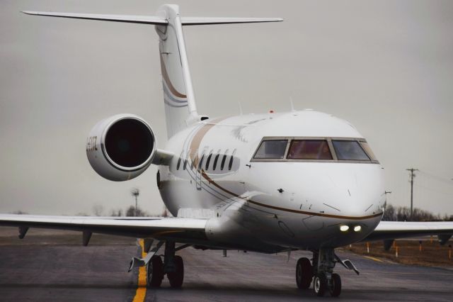 Canadair Challenger (C-FYTZ) - Privately owned Challenger 605 arriving into the FBO ramp in Buffalo (KBUF) from Toronto (YYZ)