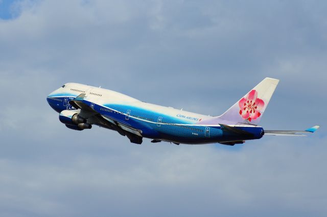 Boeing 747-400 (B-18210)