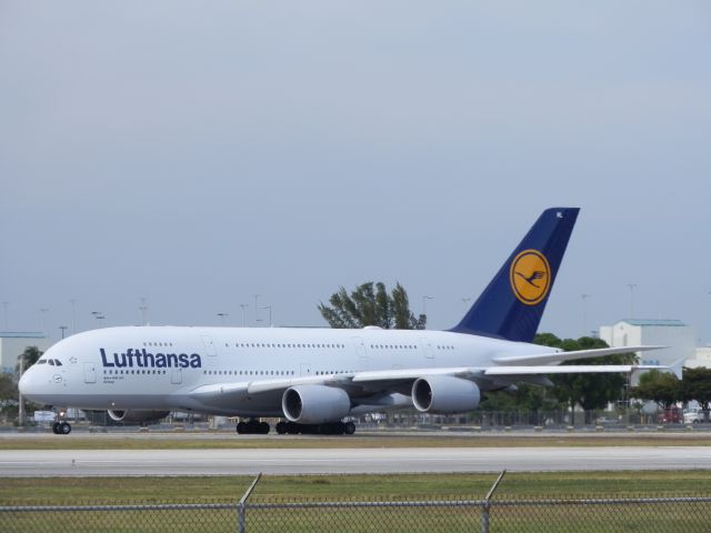 Airbus A380-800 (D-AIML)