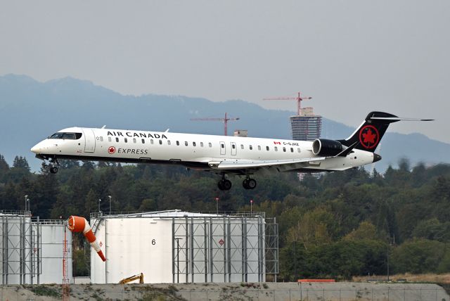 Canadair Regional Jet CRJ-900 (C-GJHZ)