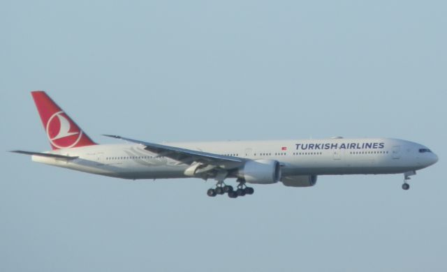 BOEING 777-300ER (TC-JJN)