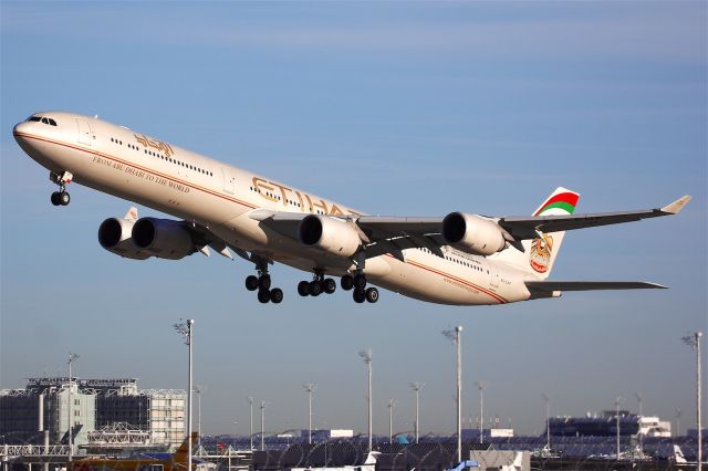 Airbus A340-600 (A6-EHF)