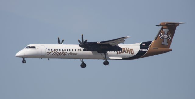 de Havilland Dash 8-400 (N400QX)