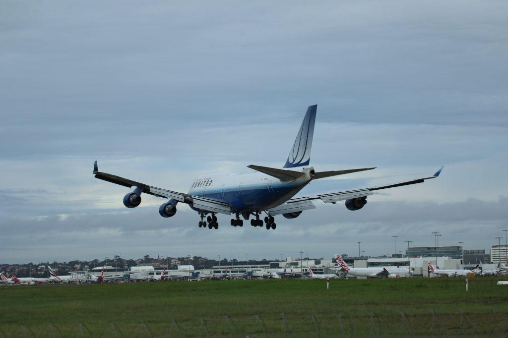 Boeing 747-400 (N174UA)
