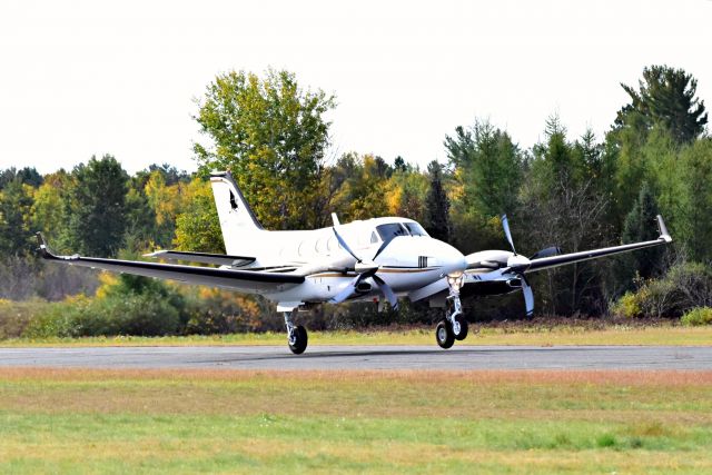 Beechcraft King Air 90 (N524CV) - Rotate