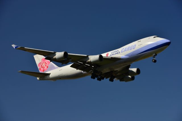 Boeing 747-400 (B-18717)