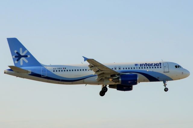 Airbus A320 (XA-RBA)