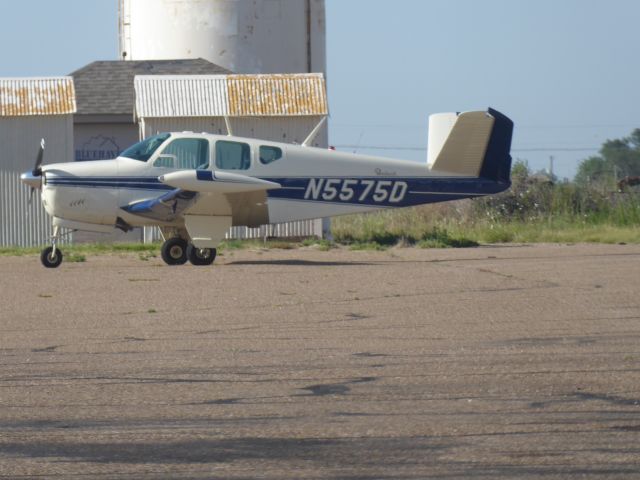 Beechcraft 35 Bonanza (N5575D)